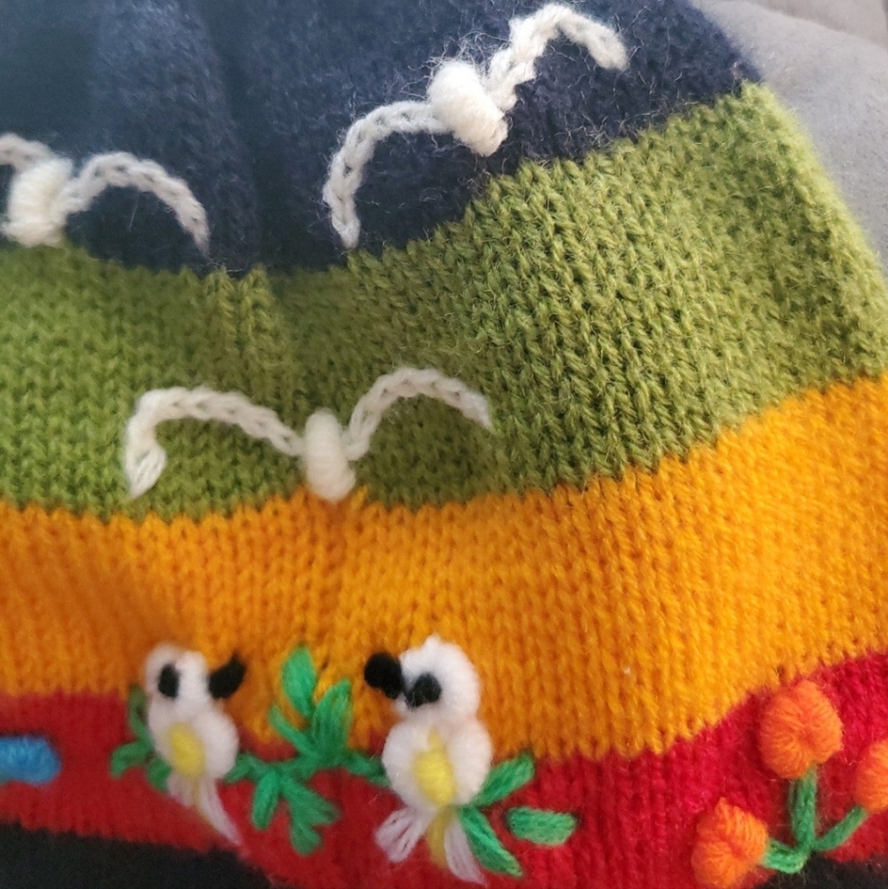 Handcrafted hat - Picture 7 of 12